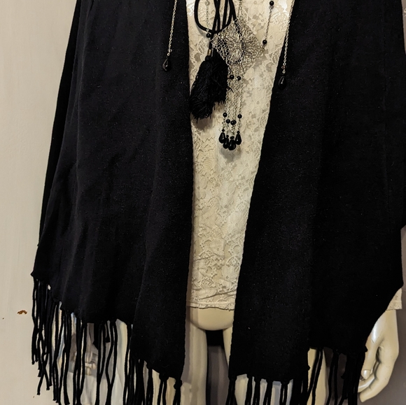 Joy & Iman fringed boho poncho black ,one size fits most winter . - Picture 6 of 7